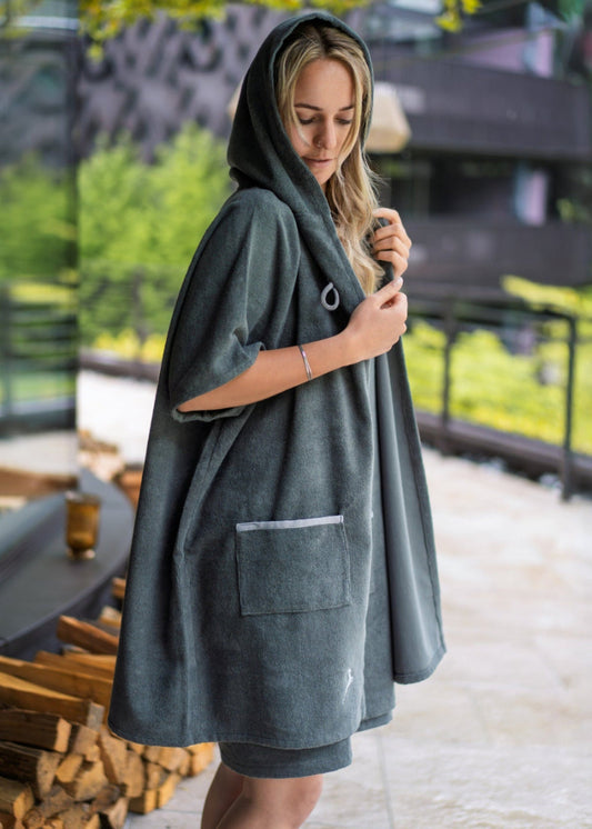Handgemachte Saunabekleidung aus Südtirol: Cape Classic, Bademantel aus hochwertiger Baumwolle, weich und bequem
