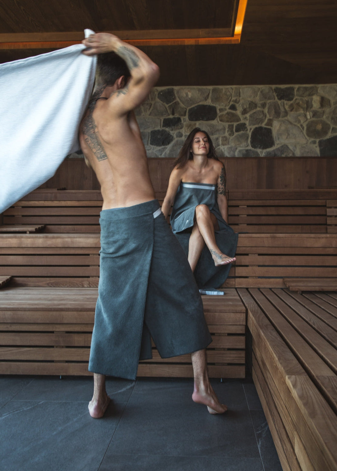 Handgemachte Saunabekleidung aus Südtirol: Kilt Samurai Anthrazit für Saunameister, aus 100% hochwertiger Baumwolle, weich und bequem