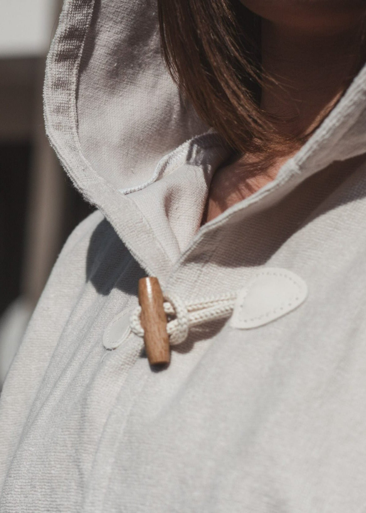 Handgemachte Saunabekleidung aus Südtirol: Unser Poncho aus hochwertiger Baumwolle, weich und bequem.