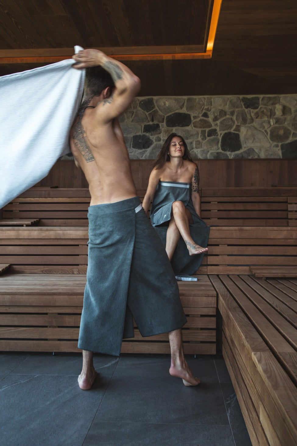 Handgemachte Saunabekleidung aus Südtirol: Kilt Samurai aus hochwertiger Baumwolle, weich und bequem.