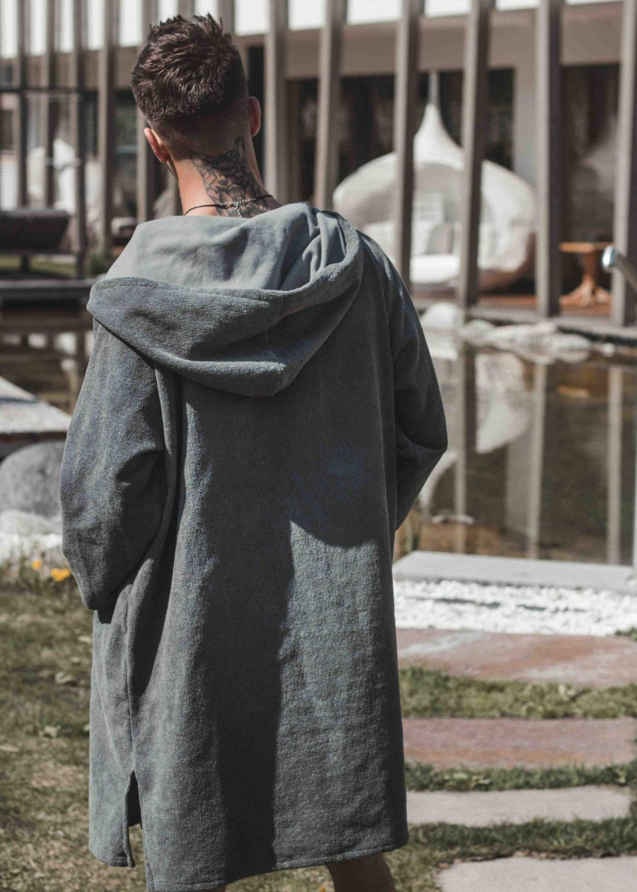 Handgemachte Saunabekleidung aus Südtirol: Unser Poncho aus hochwertiger Baumwolle, weich und bequem.